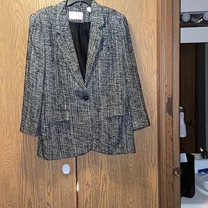 🔥Sale🔥Beautiful black and white heavy blazer jacket ..EUC..
